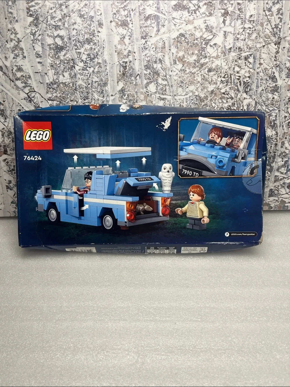 LEGO Harry Potter Flying Ford Anglia (set 76424)